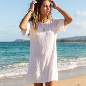 MINKPINK White Short Sleeve T- Shirt Dress. Size XS